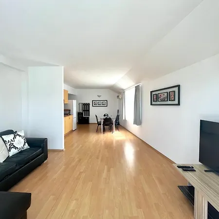 съни хаус - Sunny House