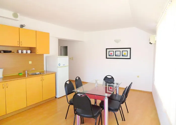 съни хаус - Sunny House Apartmán