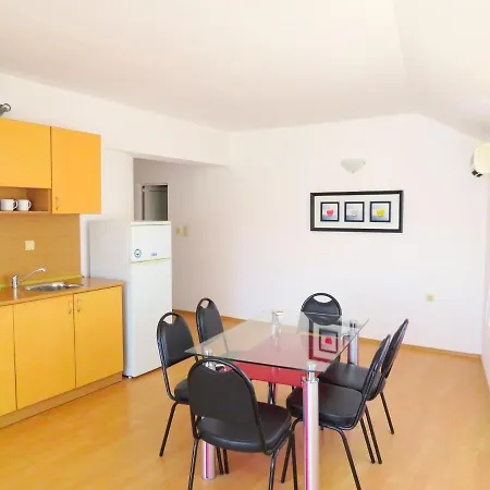 съни хаус - Sunny House Apartament